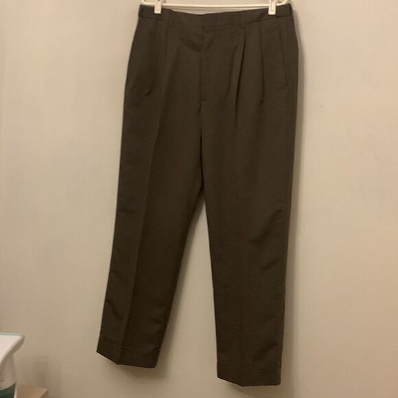 Haggar classic fit pleated, cuffed wrinkle free brown pants Size 38W X 30L NWT - Picture 2 of 8